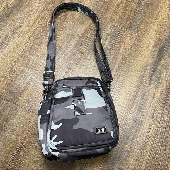 Lug Can Can Black and Gray Messenger Bag Camouflage Design Hiking Camping NWOT - Picture 1 of 14